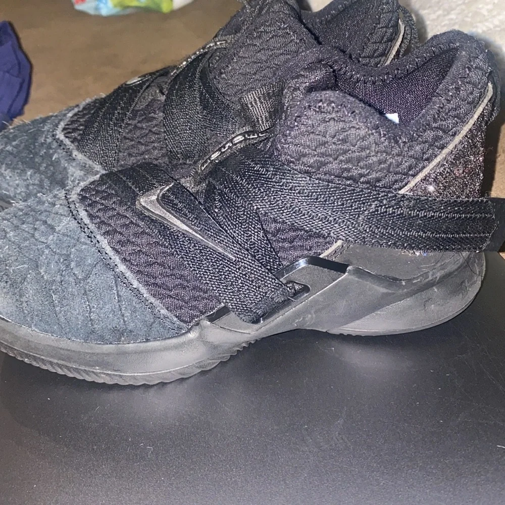 Nike Lebron‎ tennis shoes